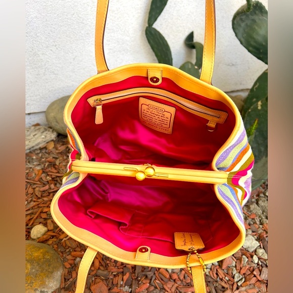 EUC 💐COACH 13847 💐LIMITED EDITION 10TH ANNIVERSARY  HAMPTON ARCHIVE RAINBOW TOTE - Picture 4 of 7